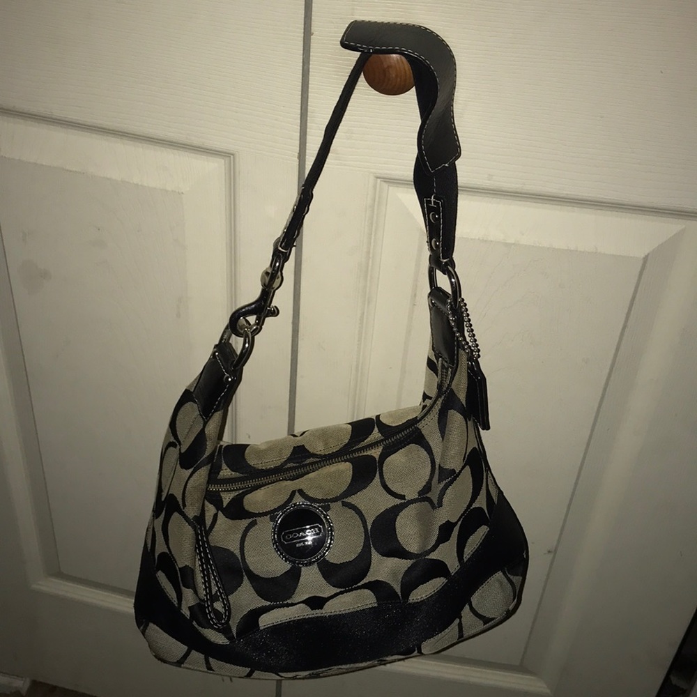 This coach bag is in good condition